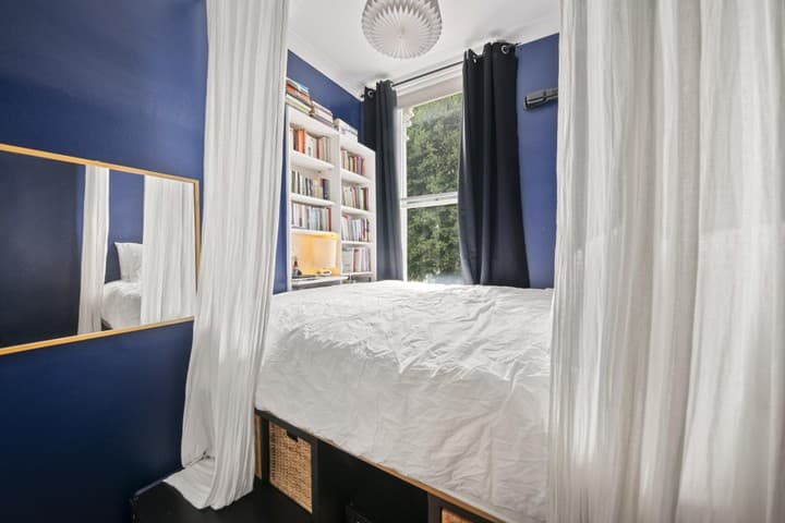 1 bedroom apartment for sale in London, United Kingdom - Image 14