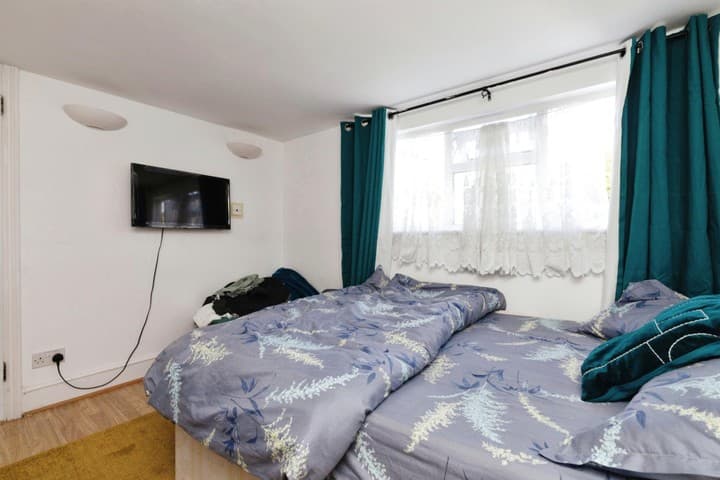 4 bedrooms house for sale in Ilford, United Kingdom - Image 10