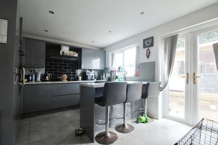 3 bedrooms house for sale in Wakefield, United Kingdom - Image 2