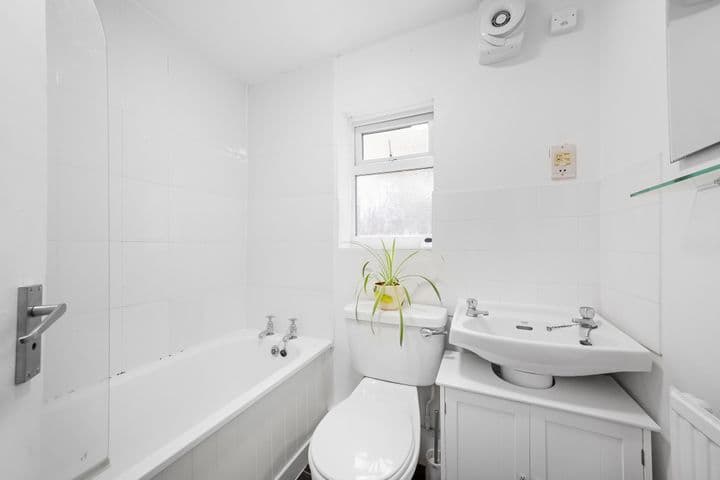 1 bedroom apartment for sale in London, United Kingdom - Image 11