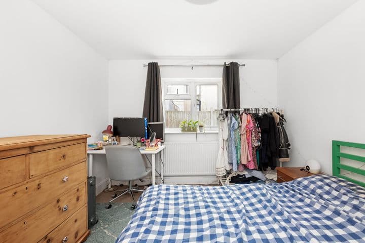 1 bedroom apartment for sale in London, United Kingdom - Image 12