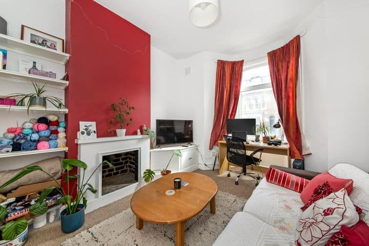 1 bedroom apartment for sale in London, United Kingdom - Image 5