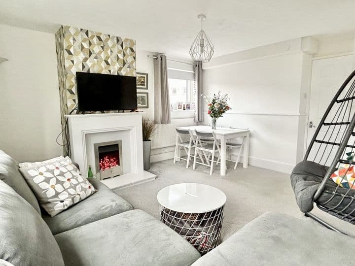 2 bedrooms apartment for sale in Southampton, United Kingdom - Image 2