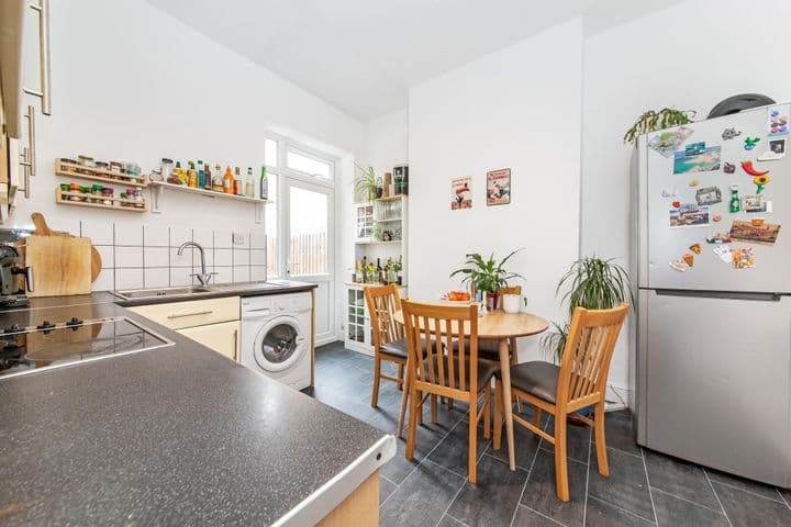 1 bedroom apartment for sale in London, United Kingdom - Image 6