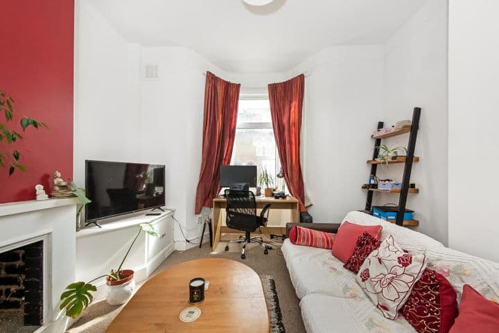 1 bedroom apartment for sale in London, United Kingdom - Image 4