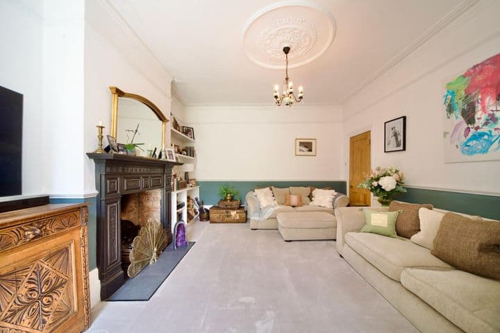 5 bedrooms house for sale in London, United Kingdom - Image 10