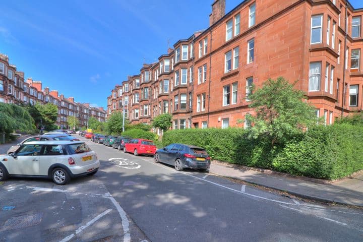 1 bedroom apartment for sale in Glasgow, United Kingdom - Image 2