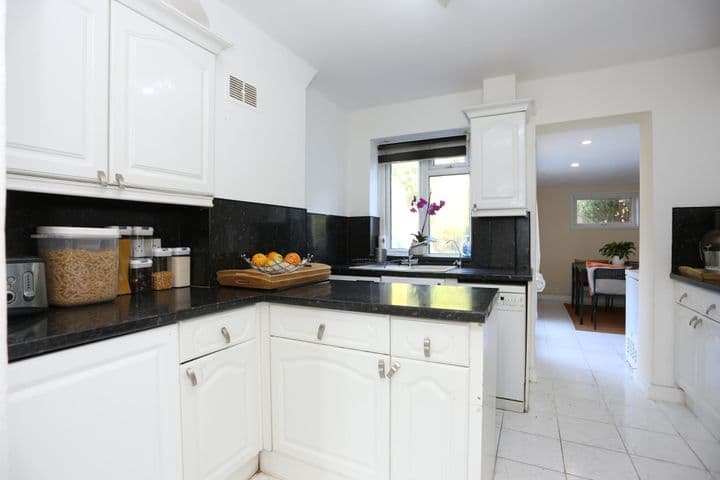 3 bedrooms house for sale in Bromley, United Kingdom - Image 5