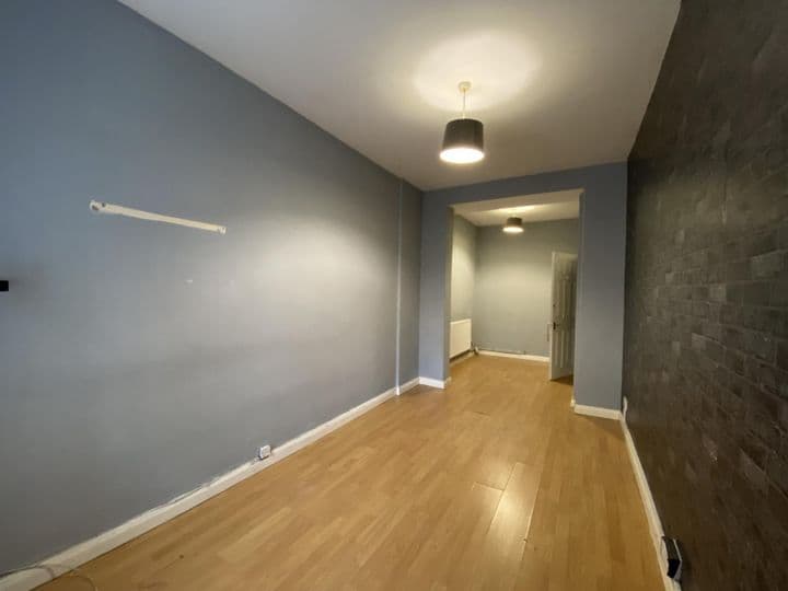 1 bedroom apartment for sale in Westcliff-On-Sea, United Kingdom - Image 9