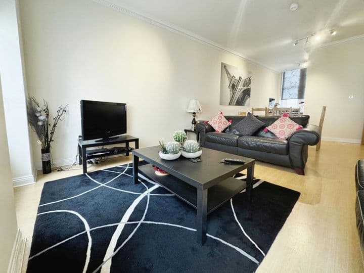 3 bedrooms apartment for sale in Glasgow, United Kingdom - Image 3