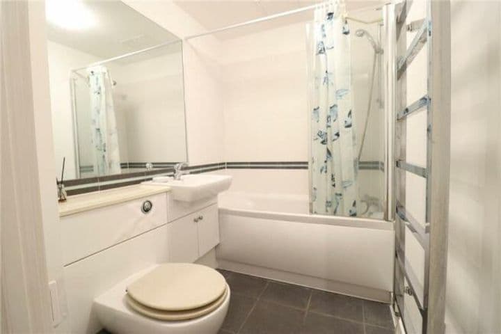 1 bedroom apartment for sale in London, United Kingdom - Image 4