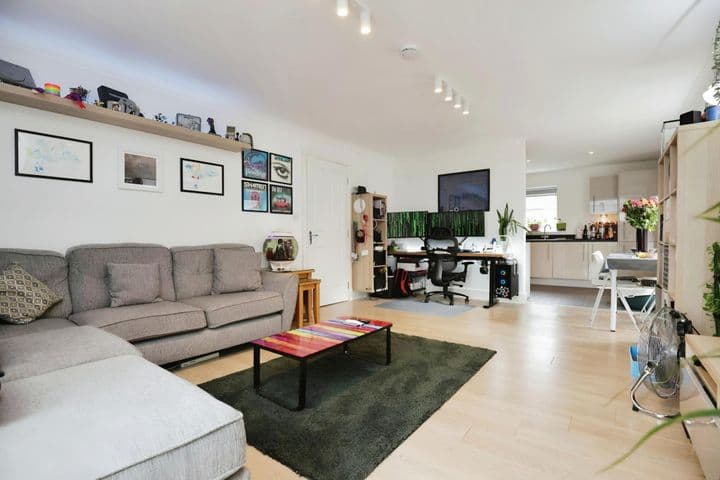 2 bedrooms apartment for sale in Warwick, United Kingdom - Image 3