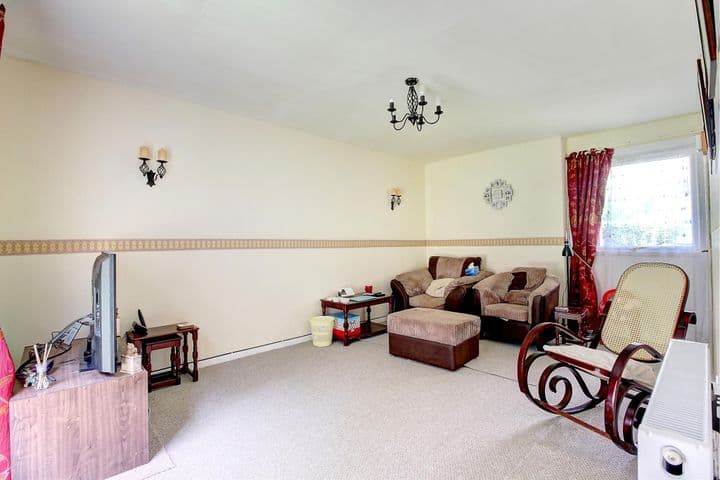 3 bedrooms house for sale in Basingstoke, United Kingdom - Image 3