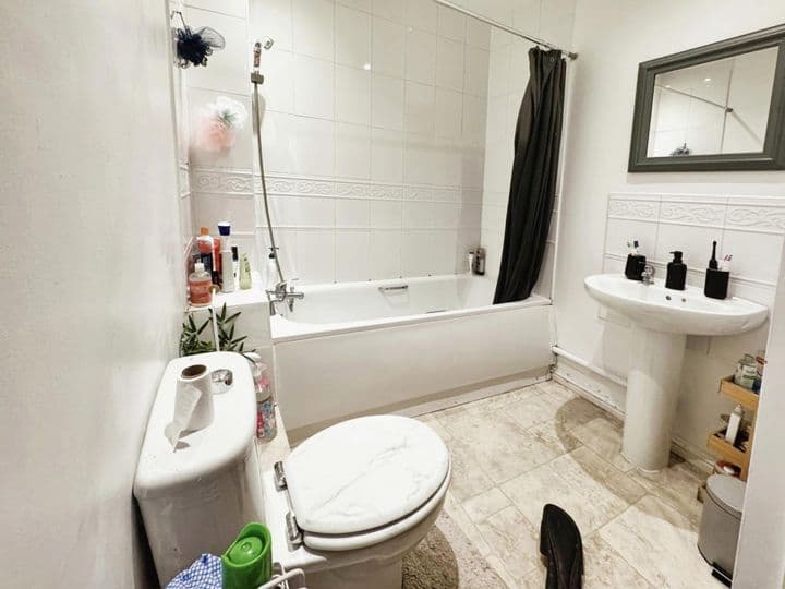 2 bedrooms apartment for sale in Manchester, United Kingdom - Image 10