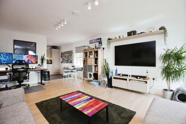 2 bedrooms apartment for sale in Warwick, United Kingdom - Image 6