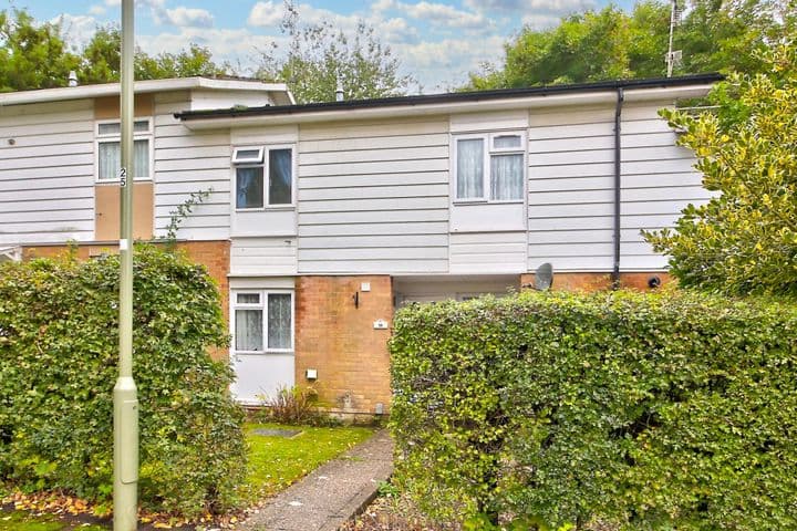 3 bedrooms house for sale in Basingstoke, United Kingdom - Image 2