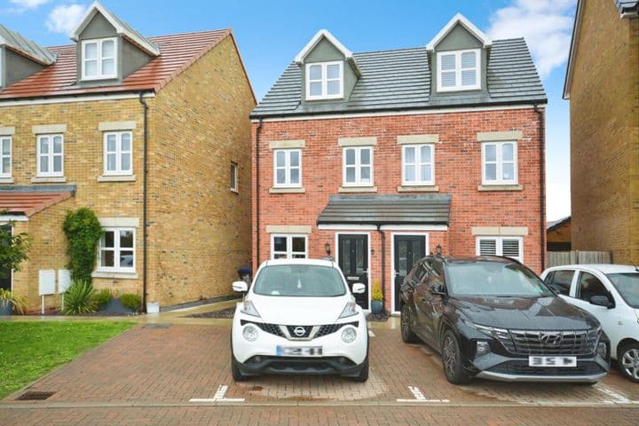 3 bedrooms house for sale in Bishops Stortford, United Kingdom - Image 2