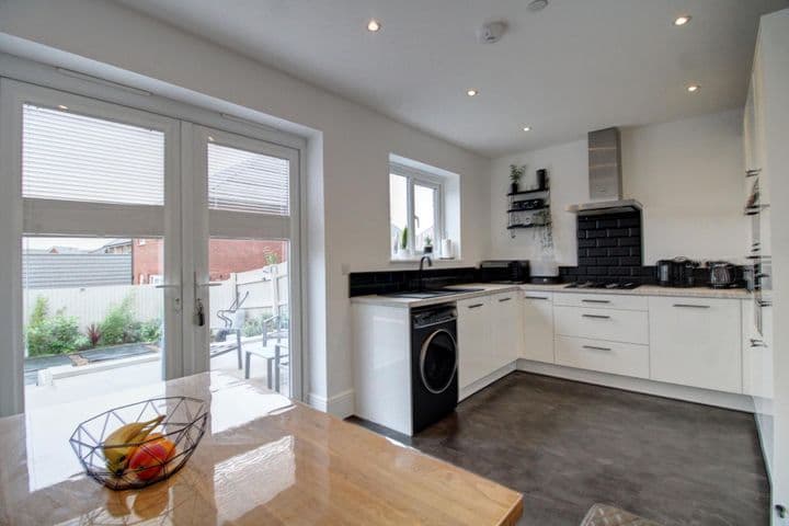 3 bedrooms house for sale in Caldicot, United Kingdom - Image 3