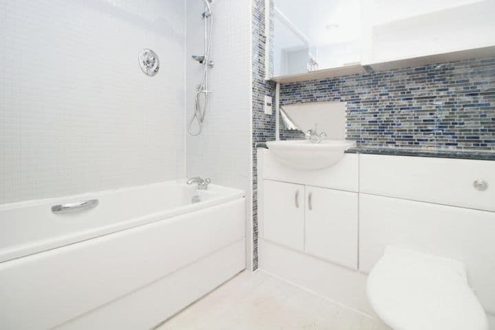 1 bedroom apartment for sale in Birmingham, United Kingdom - Image 8