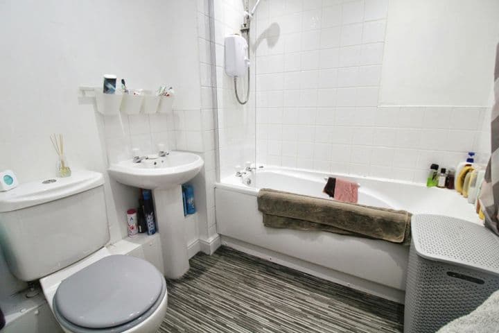 2 bedrooms apartment for sale in Birmingham, United Kingdom - Image 9