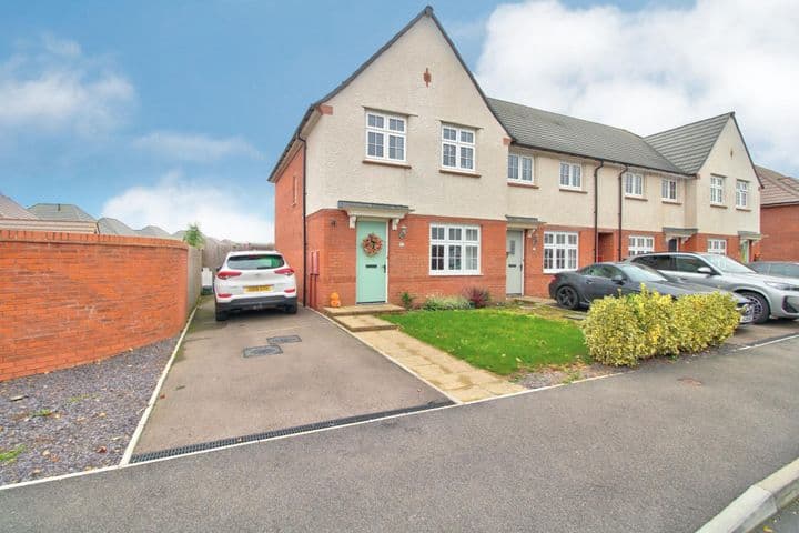 3 bedrooms house for sale in Caldicot, United Kingdom - Image 2