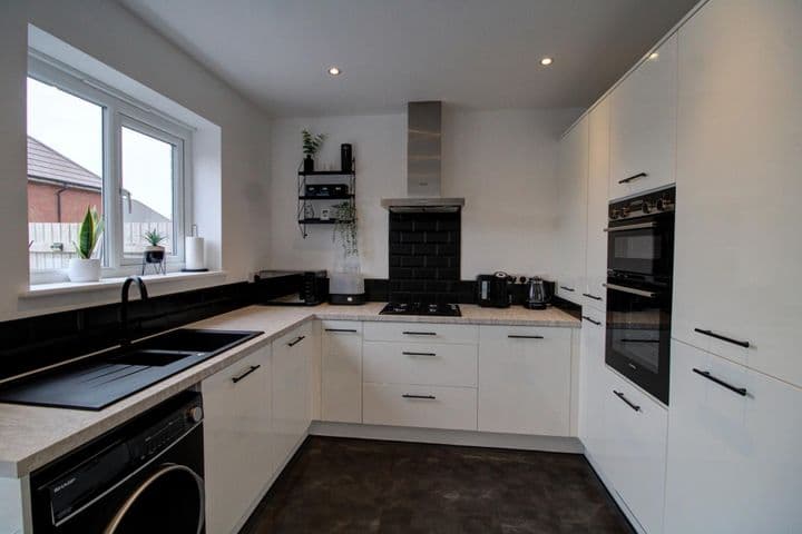 3 bedrooms house for sale in Caldicot, United Kingdom - Image 11