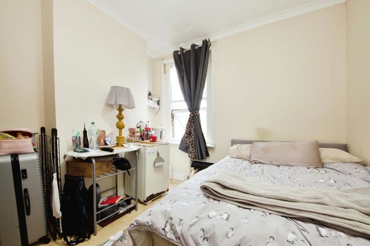 4 bedrooms apartment for sale in London, United Kingdom - Image 5