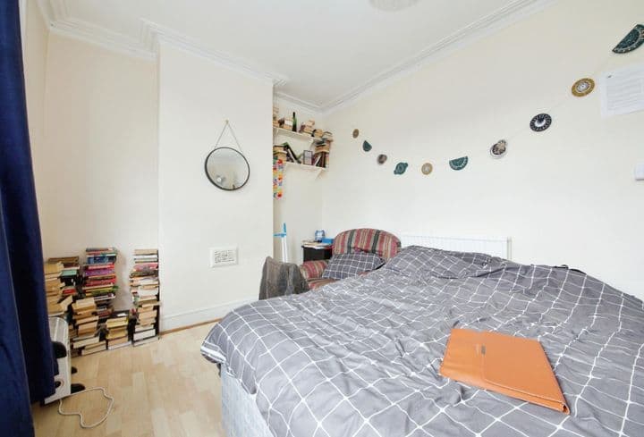 4 bedrooms apartment for sale in London, United Kingdom - Image 3