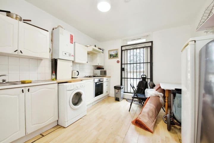 4 bedrooms apartment for sale in London, United Kingdom - Image 6