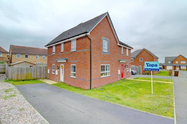 3 bedrooms house for sale in Cannock, United Kingdom - Image 2