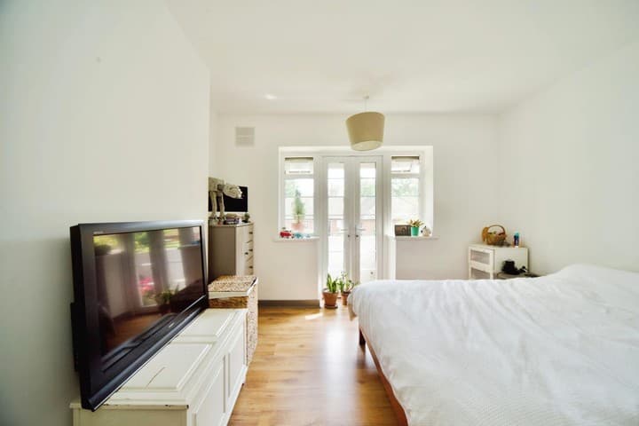 3 bedrooms apartment for sale in London, United Kingdom - Image 3