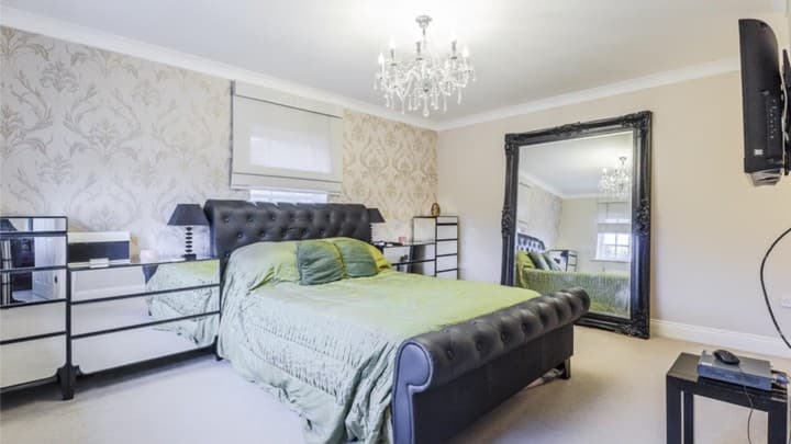 2 bedrooms apartment for sale in Romford, United Kingdom - Image 10