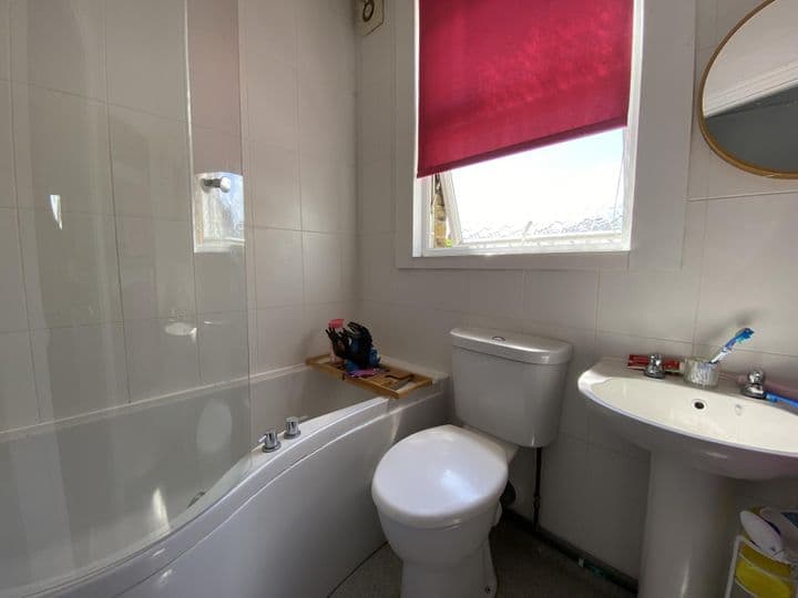 3 bedrooms house for sale in Westcliff-On-Sea, United Kingdom - Image 12