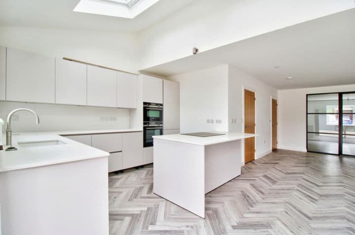 4 bedrooms house for sale in Brentwood, United Kingdom - Image 8