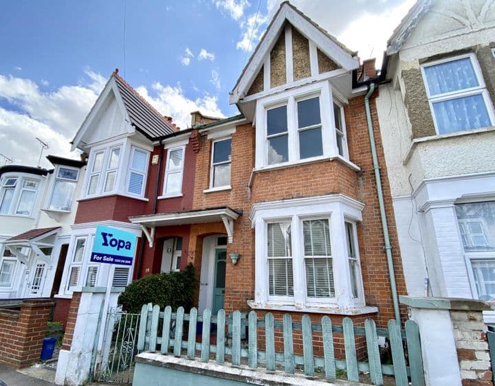 3 bedrooms house for sale in Westcliff-On-Sea, United Kingdom - Image 2