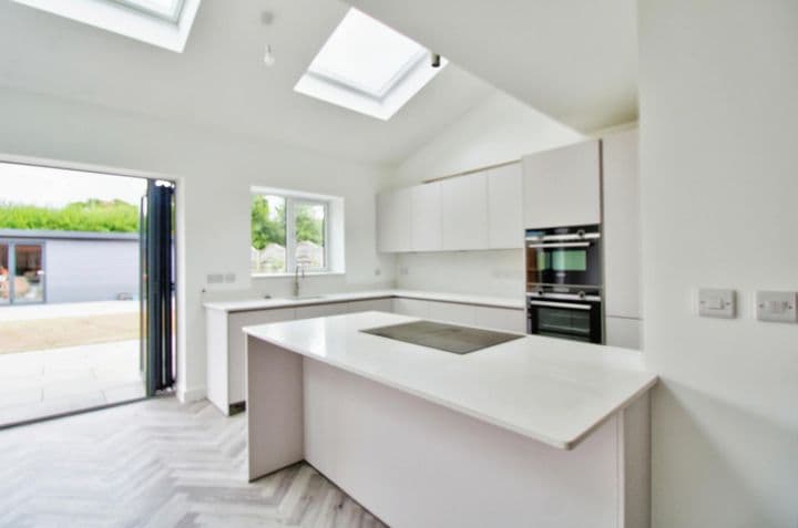 4 bedrooms house for sale in Brentwood, United Kingdom - Image 10