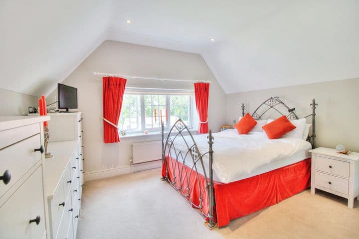 2 bedrooms apartment for sale in Bracknell, United Kingdom - Image 8