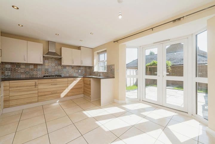 3 bedrooms house for sale in Hook, United Kingdom - Image 3