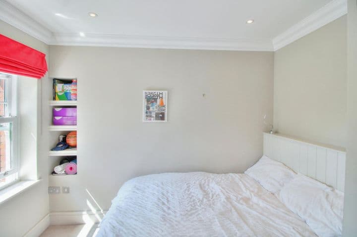 2 bedrooms apartment for sale in Bracknell, United Kingdom - Image 12