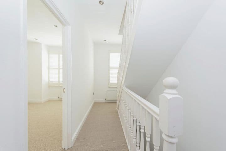 3 bedrooms house for sale in London, United Kingdom - Image 6