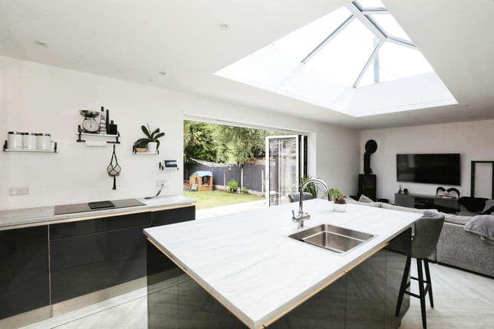 4 bedrooms house for sale in Stoke-On-Trent, United Kingdom - Image 10