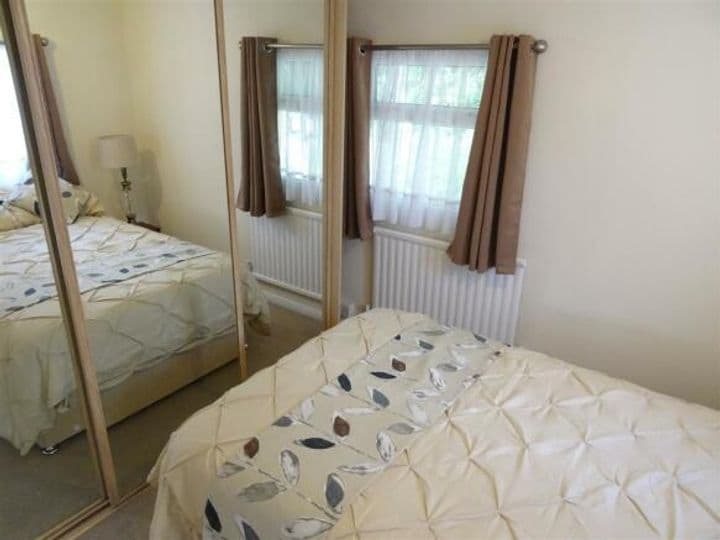 1 bedroom other for sale in Addlestone, United Kingdom - Image 6