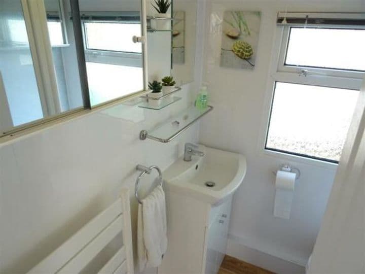 1 bedroom other for sale in Addlestone, United Kingdom - Image 7