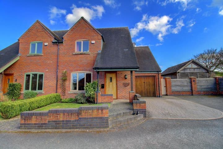 3 bedrooms house for sale in Rugeley, United Kingdom - Image 2