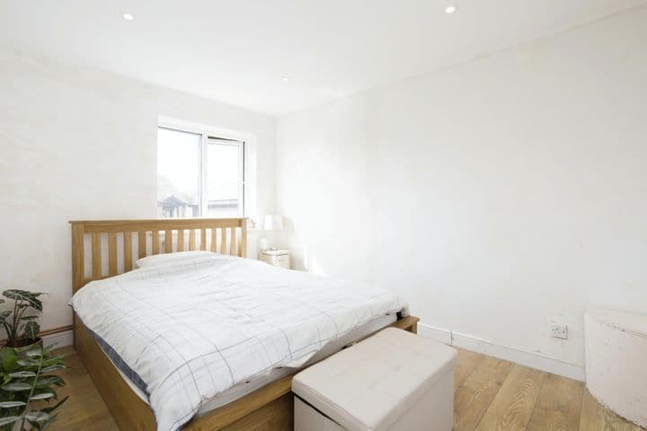 3 bedrooms house for sale in Horsham, United Kingdom - Image 10