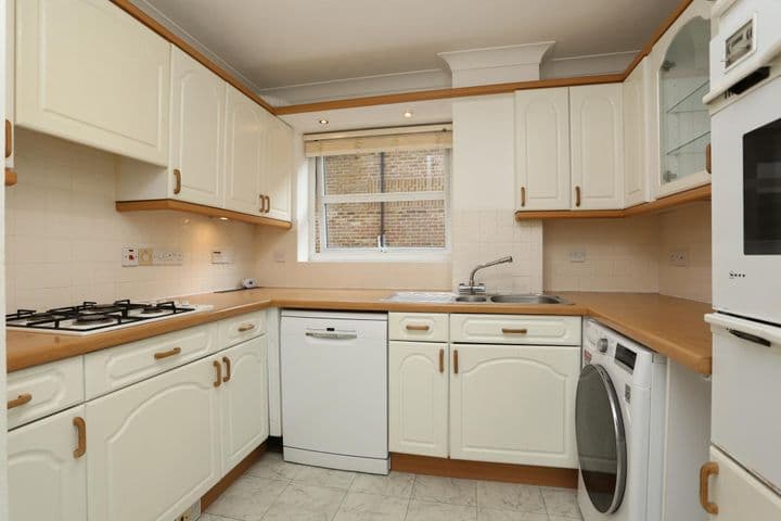 2 bedrooms apartment for sale in Beckenham, United Kingdom - Image 4