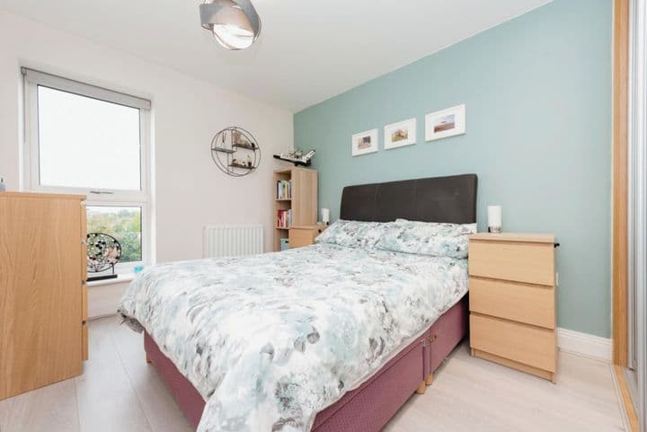 2 bedrooms apartment for sale in Slough, United Kingdom - Image 9