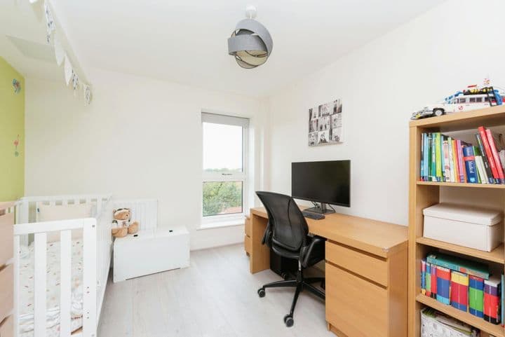 2 bedrooms apartment for sale in Slough, United Kingdom - Image 8