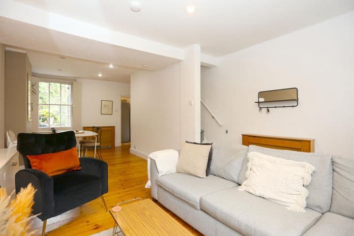 3 bedrooms house for sale in London, United Kingdom - Image 5