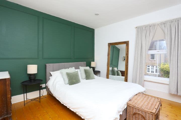 3 bedrooms house for sale in London, United Kingdom - Image 10